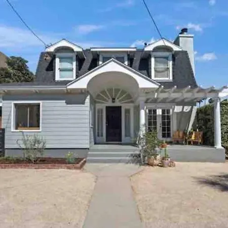 Stylish Gated 1,000Sq Ft 1Br + Bonus Br In Weho Private Designated Garage Villa